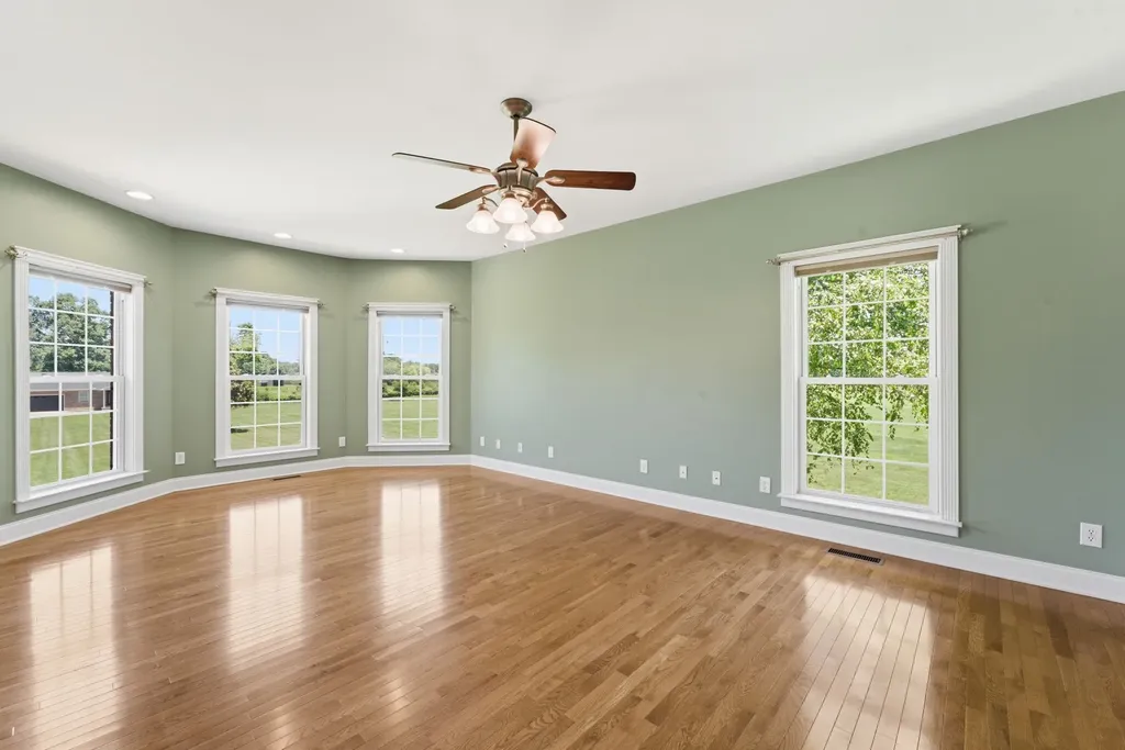 180 Gilliam Lane Tullahoma TN 37388