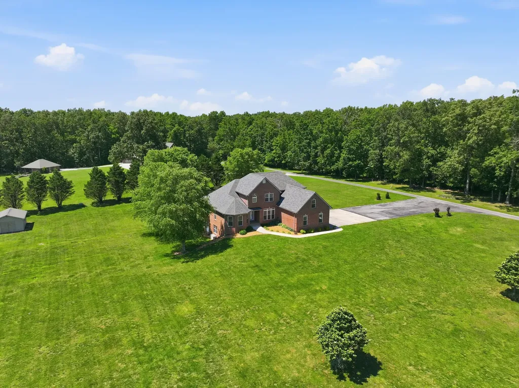 180 Gilliam Lane Tullahoma TN 37388