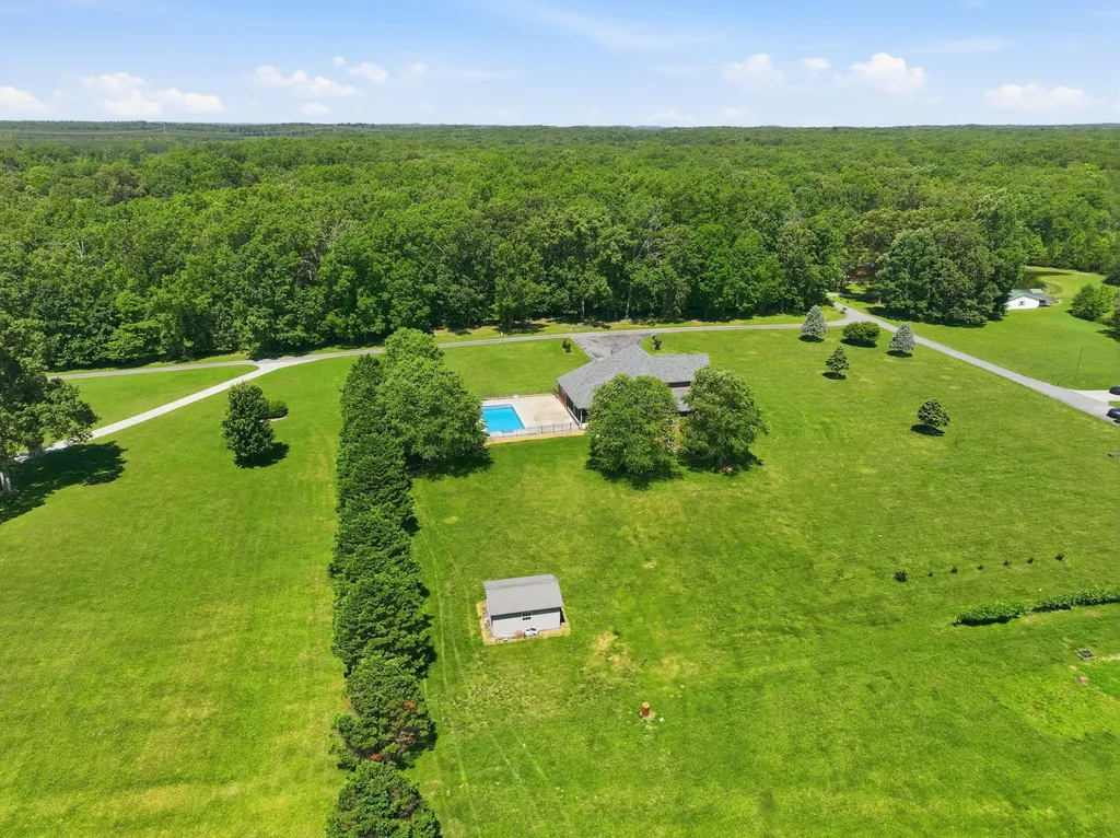 180 Gilliam Lane Tullahoma TN 37388