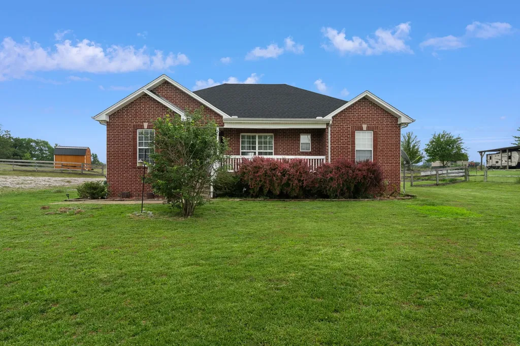 734 Lear Road Portland TN 37148