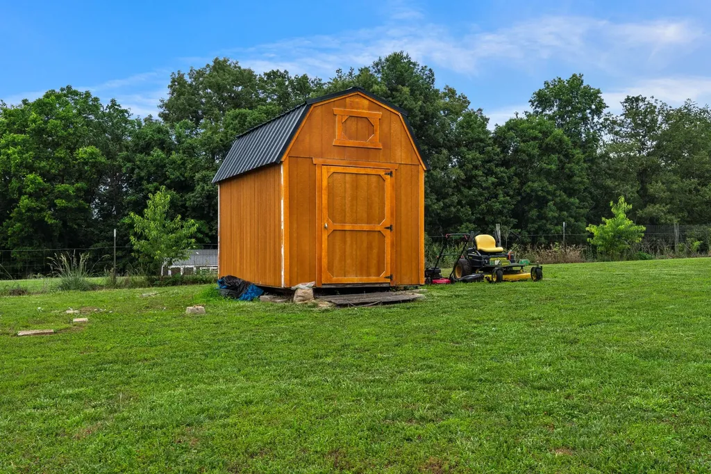 734 Lear Road Portland TN 37148