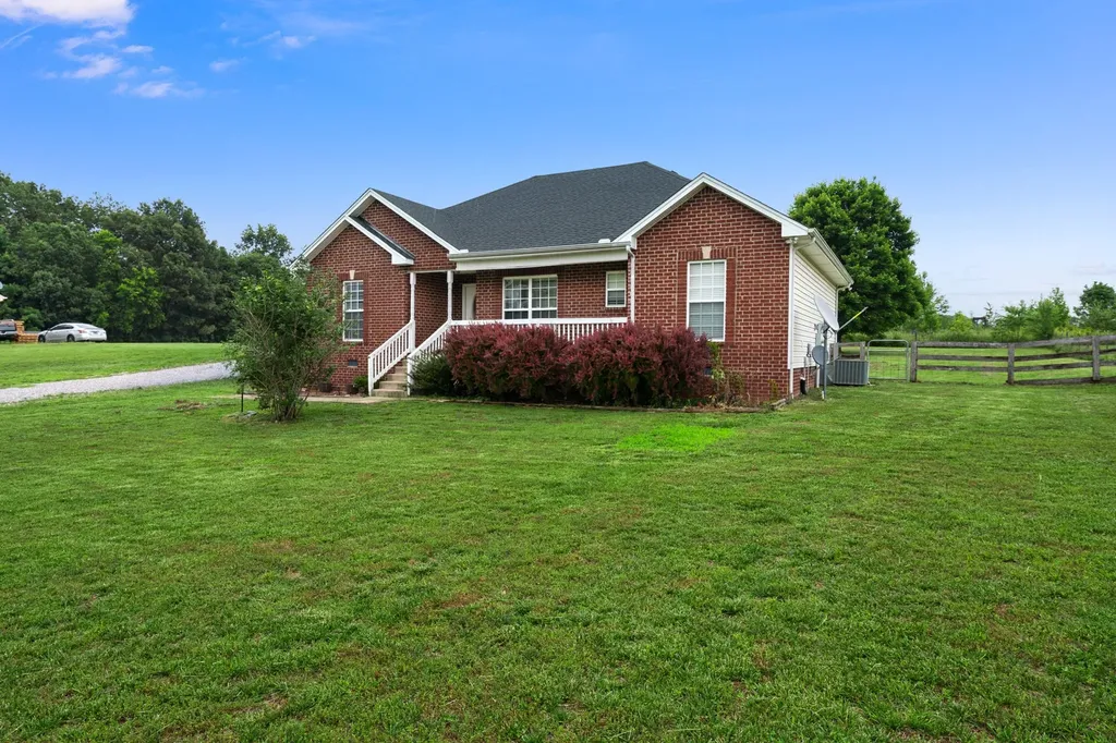 734 Lear Road Portland TN 37148