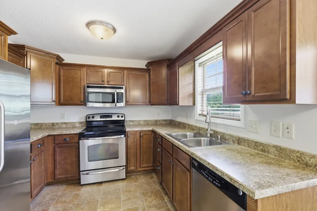 1009 Ishee Drive Clarksville TN 37042