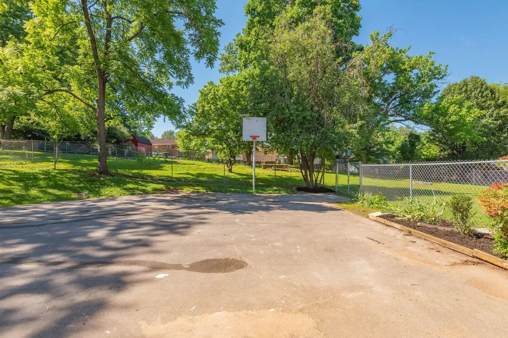 627 Woodett Drive Nashville TN 37211