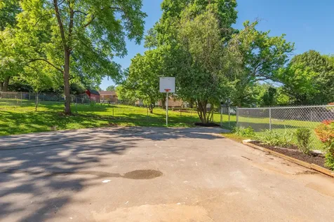 627 Woodett Drive Nashville TN 37211