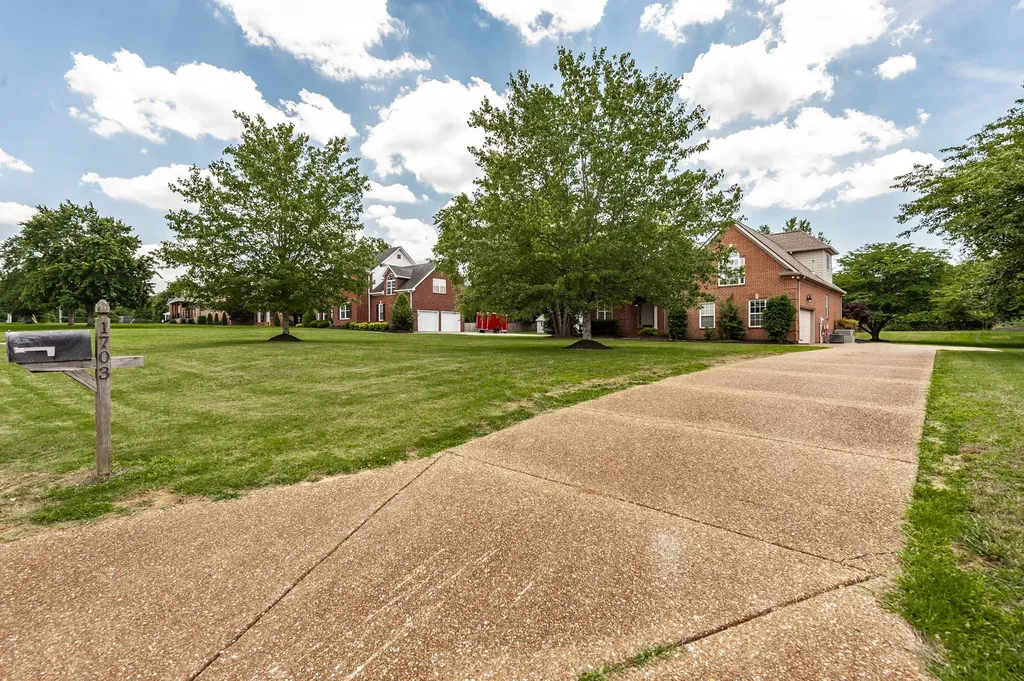 1703 Wrencrest Drive Mount Juliet TN 37122