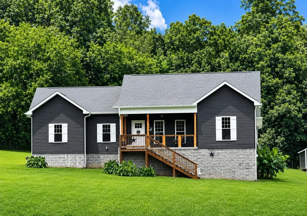 1669 Knob Creek Road Wartrace TN 37183