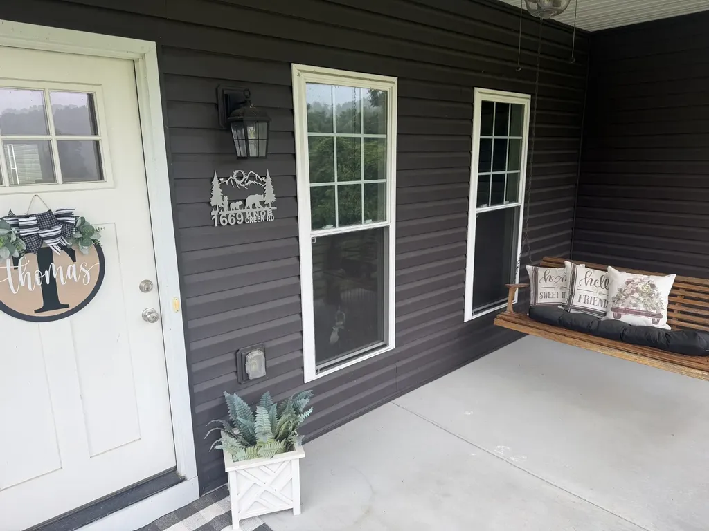 1669 Knob Creek Road Wartrace TN 37183