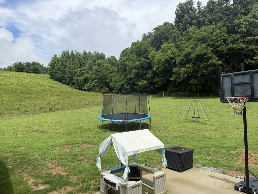 1669 Knob Creek Road Wartrace TN 37183