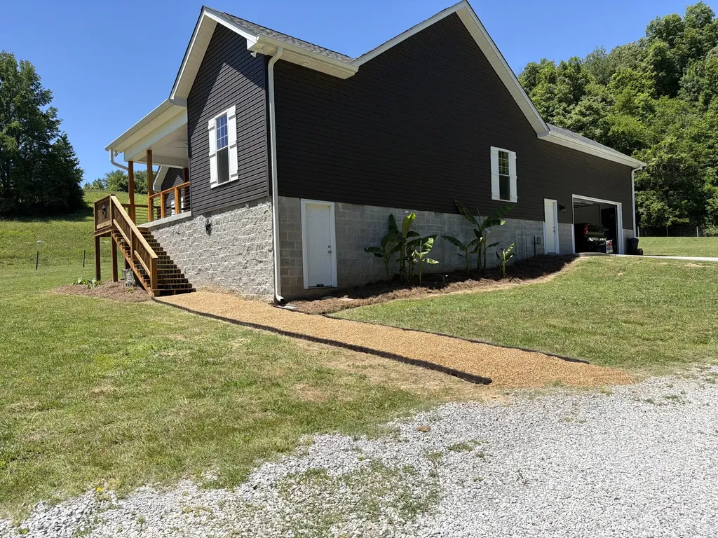 1669 Knob Creek Road Wartrace TN 37183