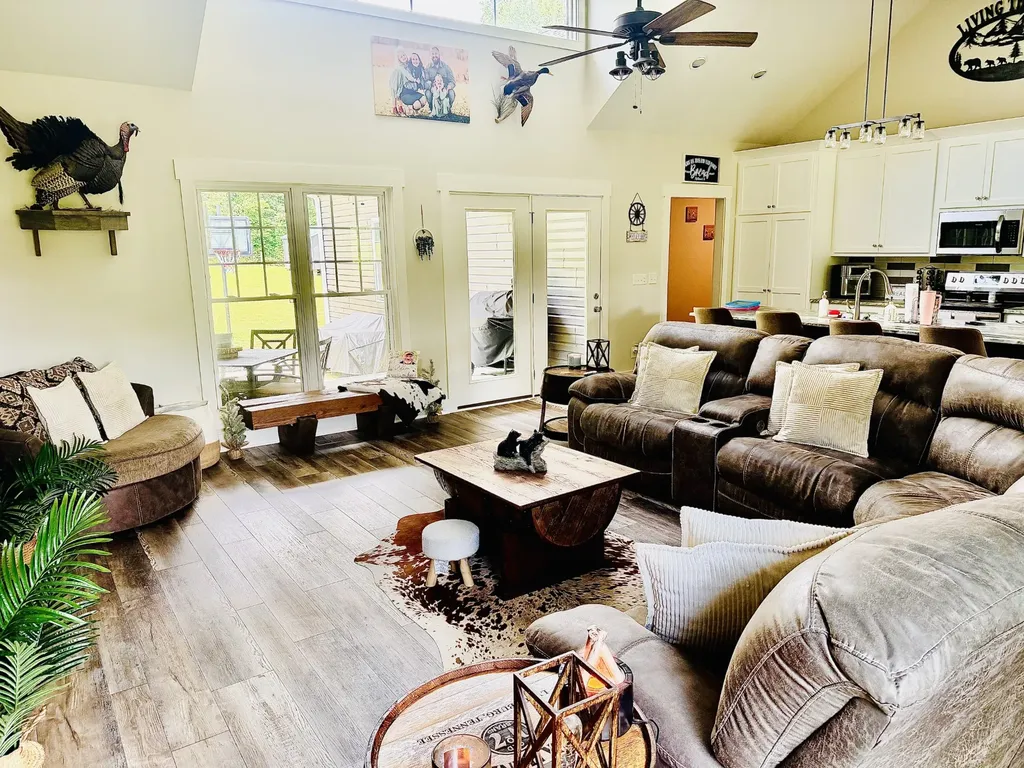 1669 Knob Creek Road Wartrace TN 37183