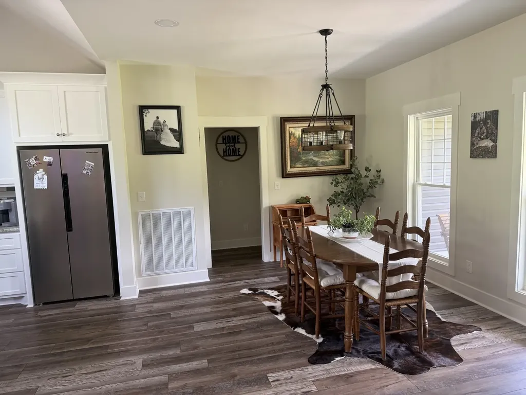 1669 Knob Creek Road Wartrace TN 37183