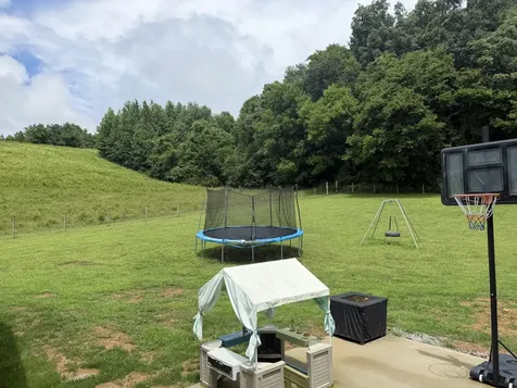 1669 Knob Creek Road Wartrace TN 37183