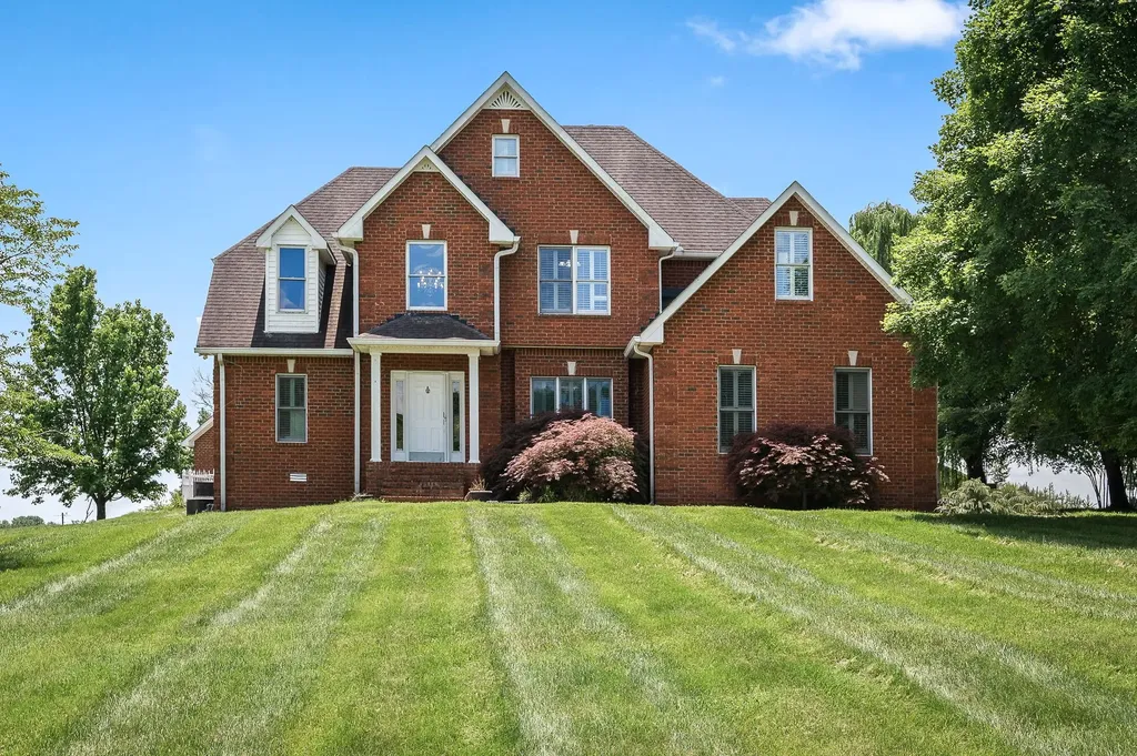 385 Thoroughbred Lane Hartsville TN 37074