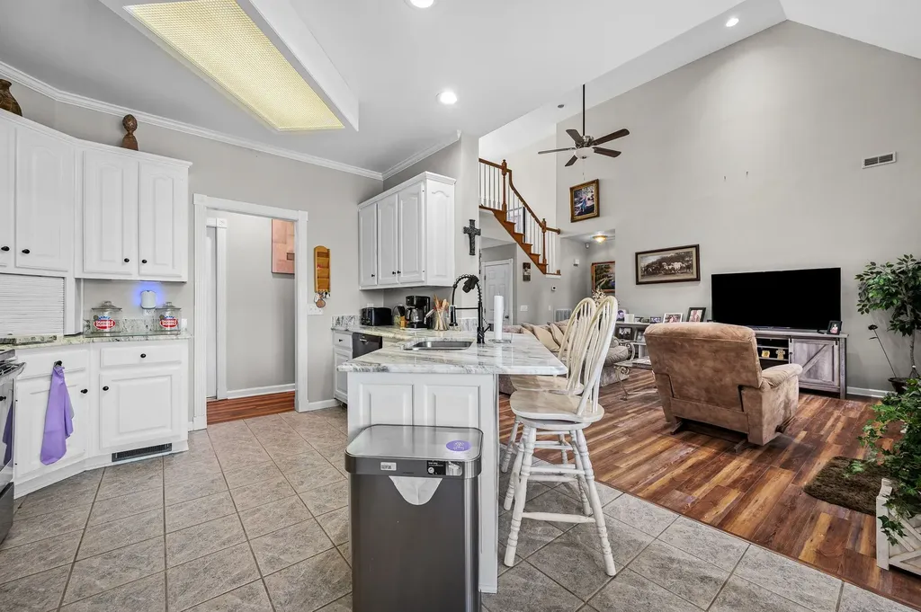 385 Thoroughbred Lane Hartsville TN 37074