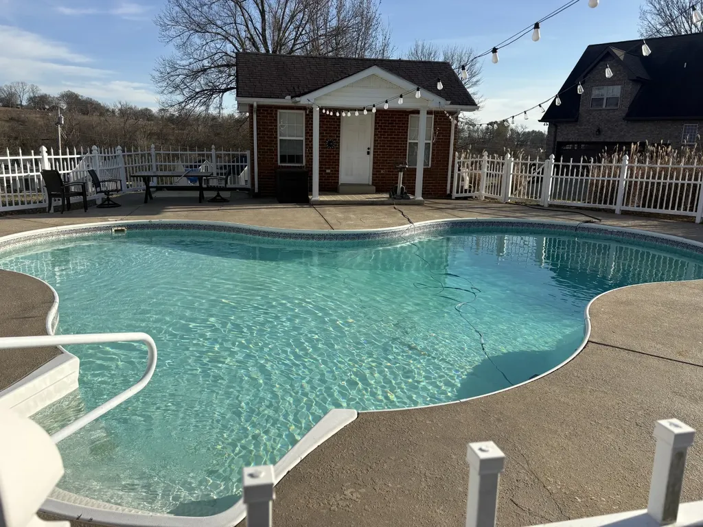 385 Thoroughbred Lane Hartsville TN 37074