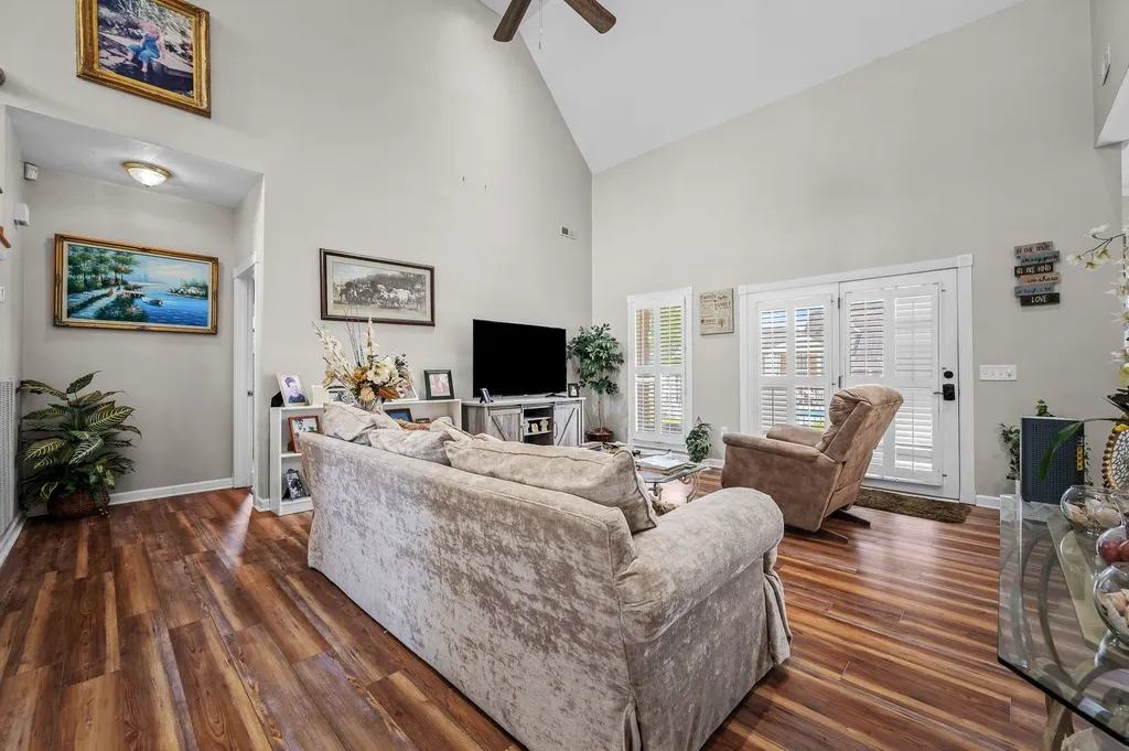 385 Thoroughbred Lane Hartsville TN 37074