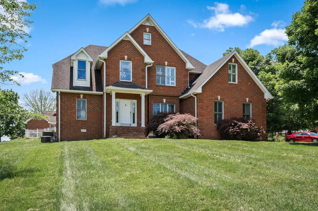 385 Thoroughbred Lane Hartsville TN 37074