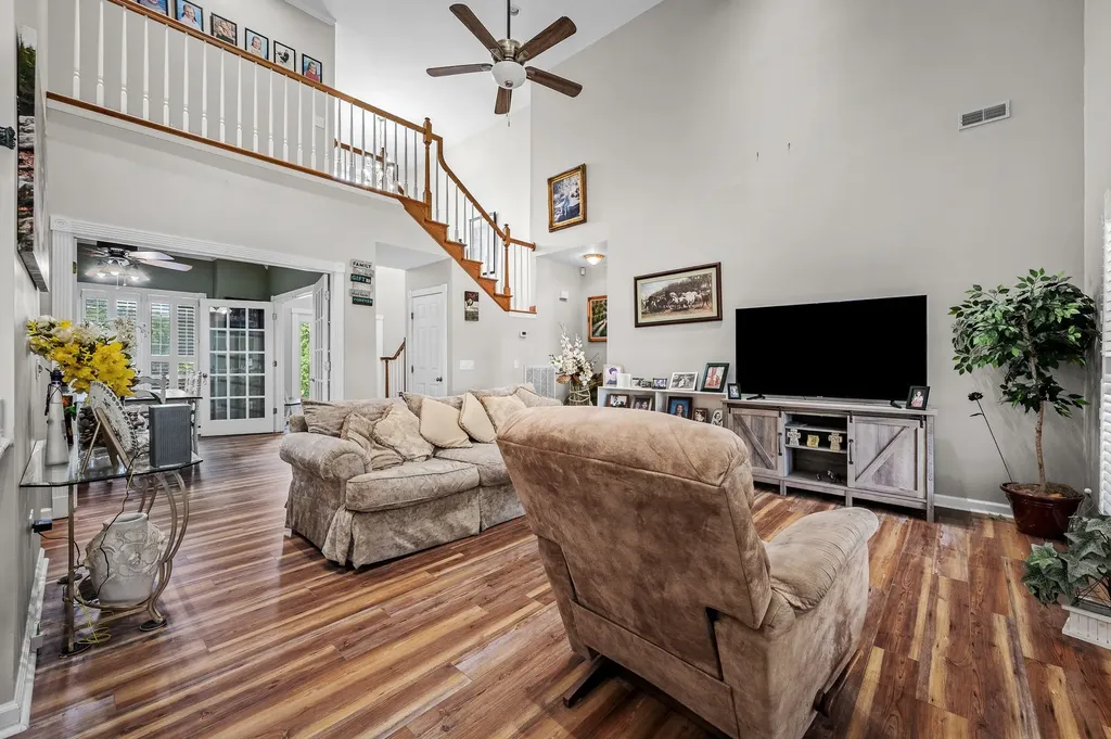 385 Thoroughbred Lane Hartsville TN 37074