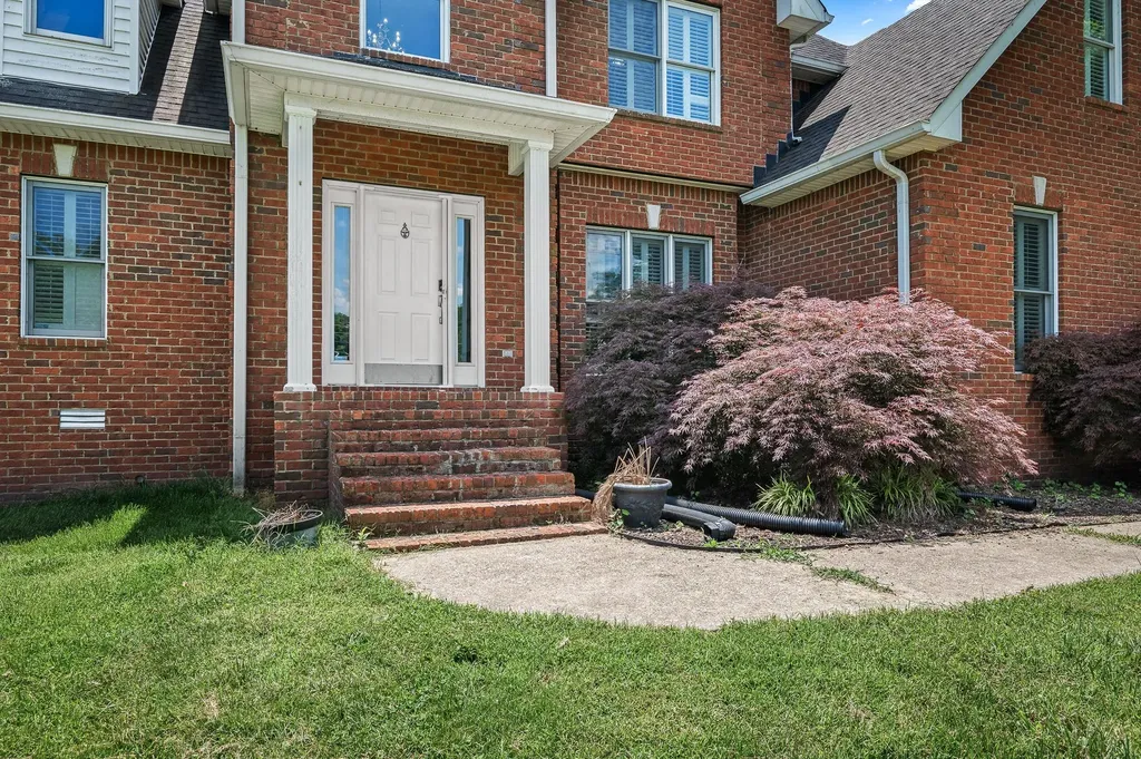 385 Thoroughbred Lane Hartsville TN 37074