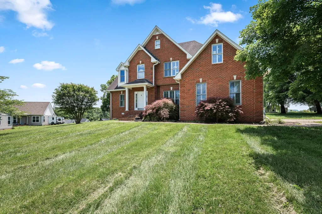 385 Thoroughbred Lane Hartsville TN 37074