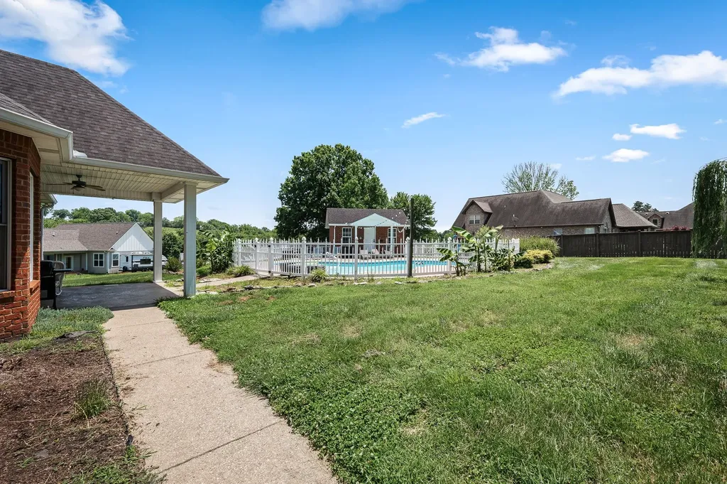 385 Thoroughbred Lane Hartsville TN 37074