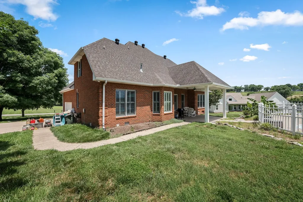 385 Thoroughbred Lane Hartsville TN 37074