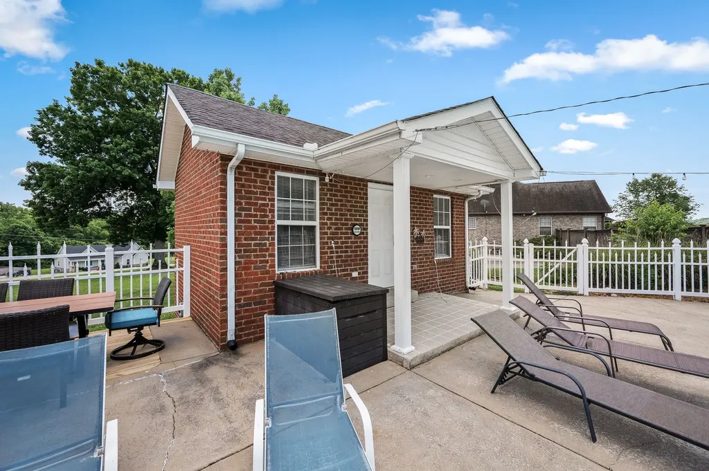 385 Thoroughbred Lane Hartsville TN 37074