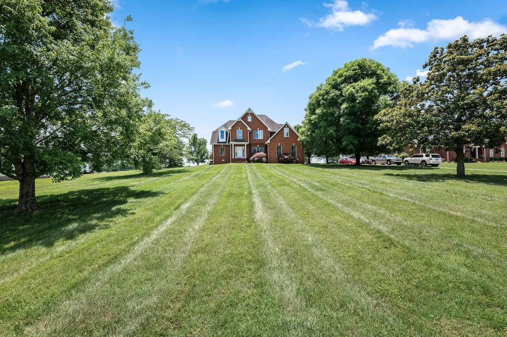 385 Thoroughbred Lane Hartsville TN 37074