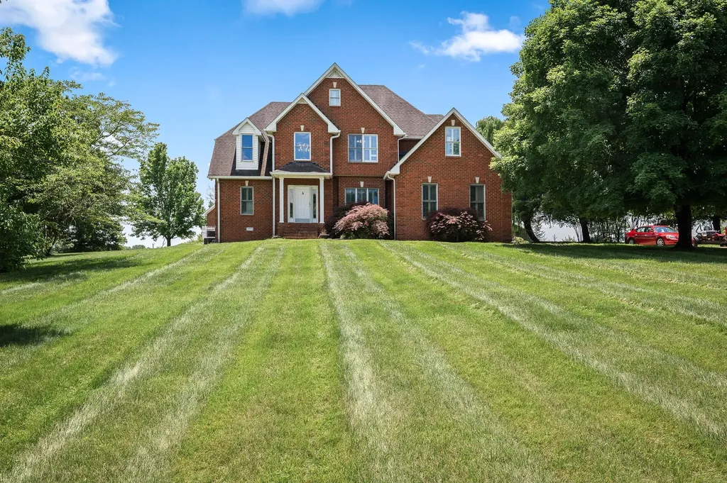 385 Thoroughbred Lane Hartsville TN 37074