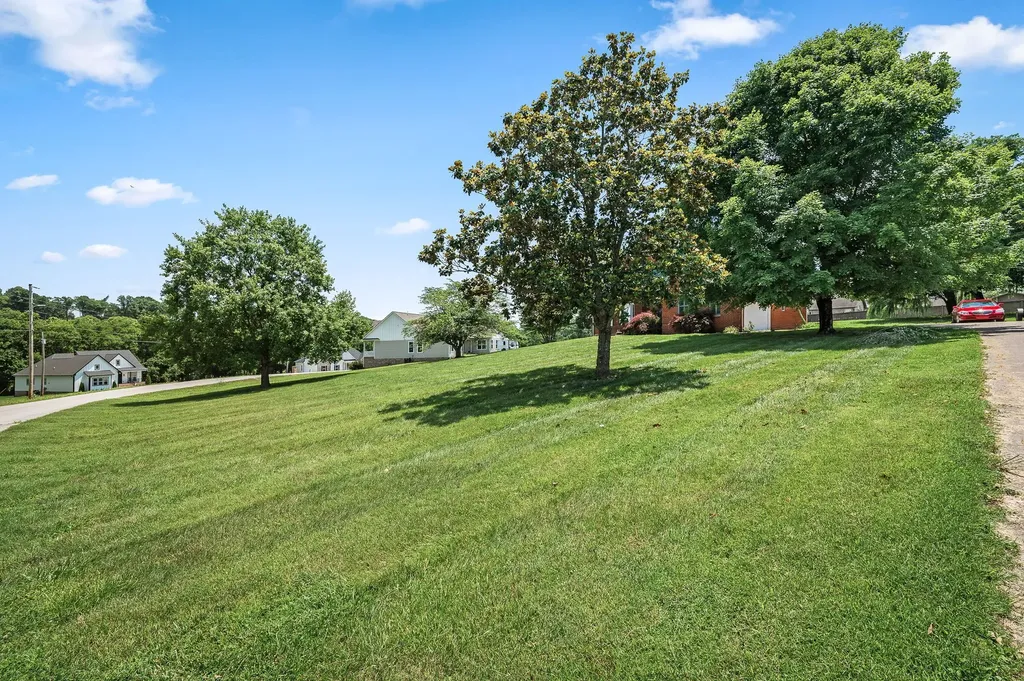 385 Thoroughbred Lane Hartsville TN 37074
