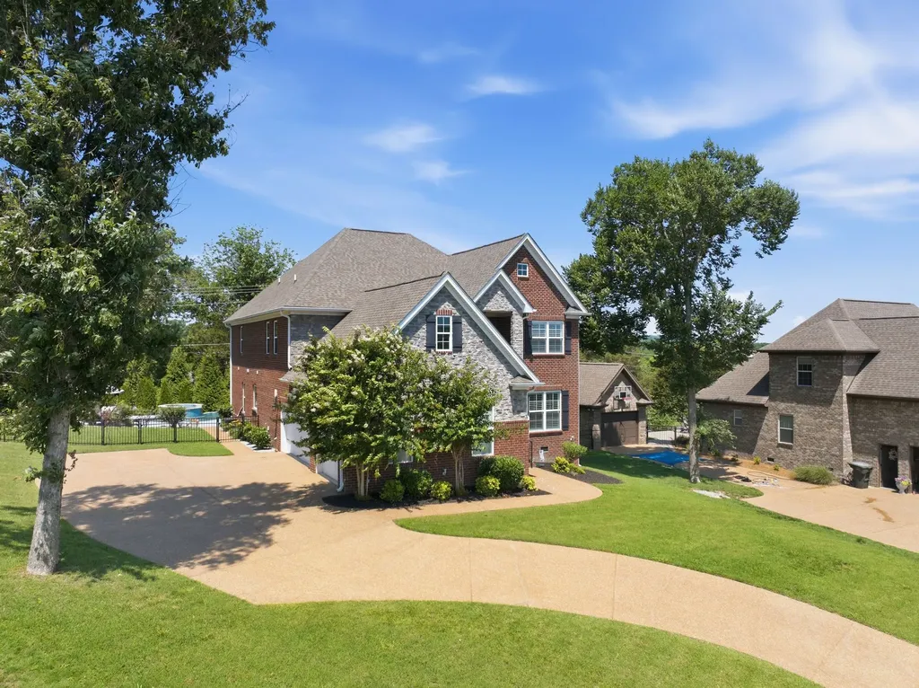 127 Waters Hill Circle Lebanon TN 37087