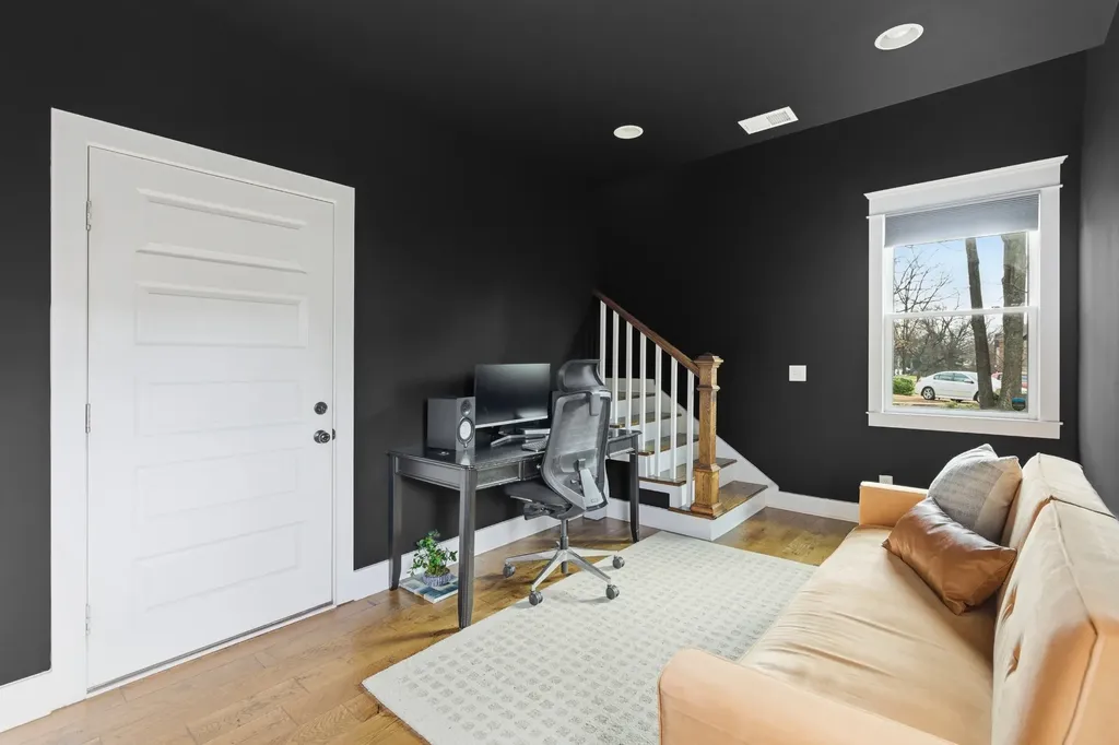 2001 Sweetbriar Avenue Nashville TN 37212