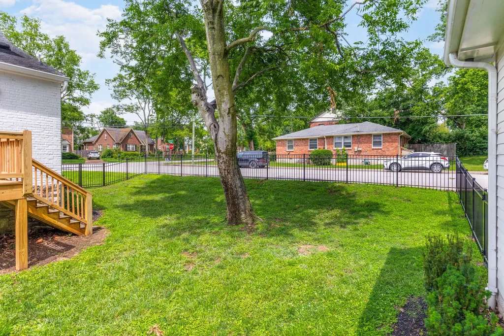 2001 Sweetbriar Avenue Nashville TN 37212