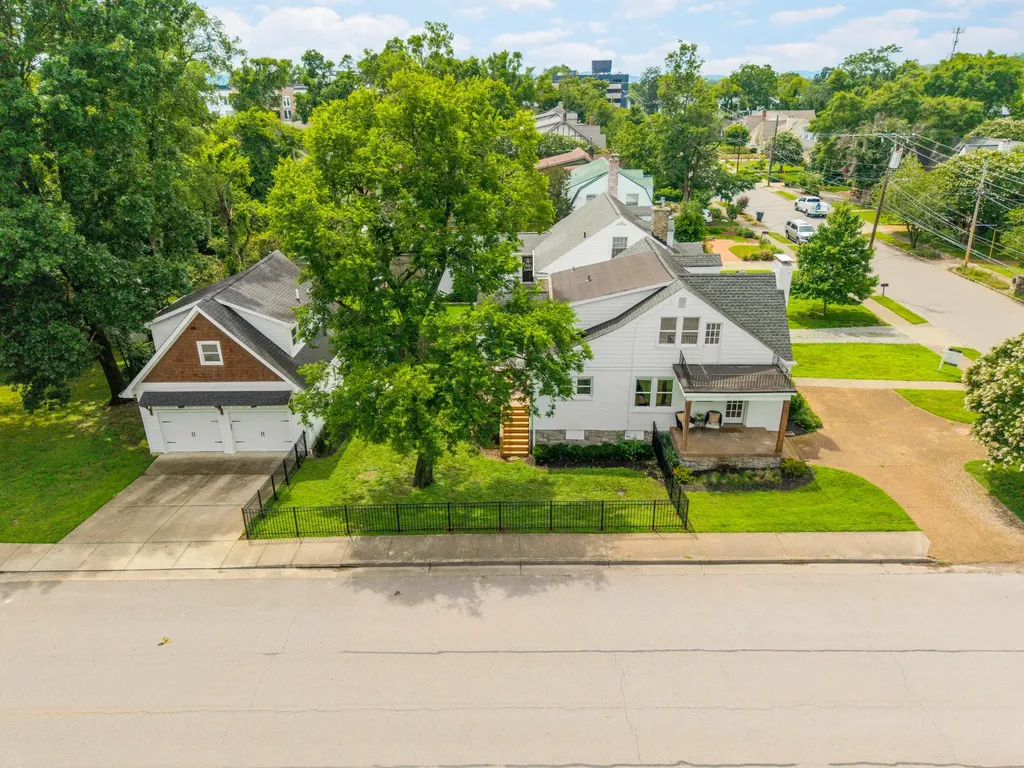2001 Sweetbriar Avenue Nashville TN 37212