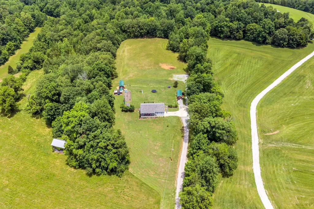 2757 New Dry Hollow Road Cumberland Furnace TN 37051