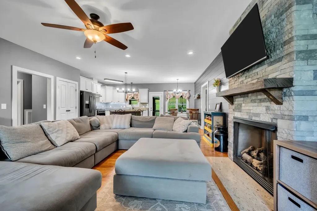 2757 New Dry Hollow Road Cumberland Furnace TN 37051
