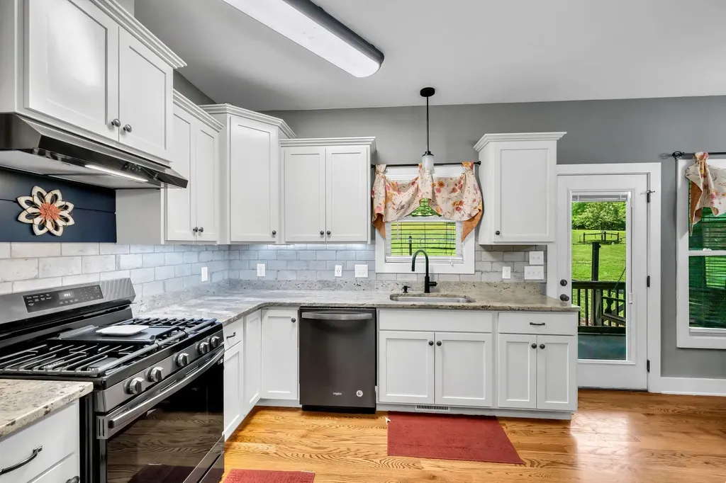 2757 New Dry Hollow Road Cumberland Furnace TN 37051