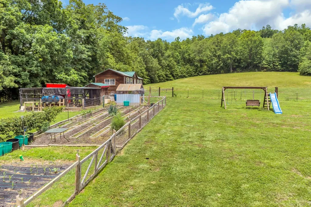 2757 New Dry Hollow Road Cumberland Furnace TN 37051