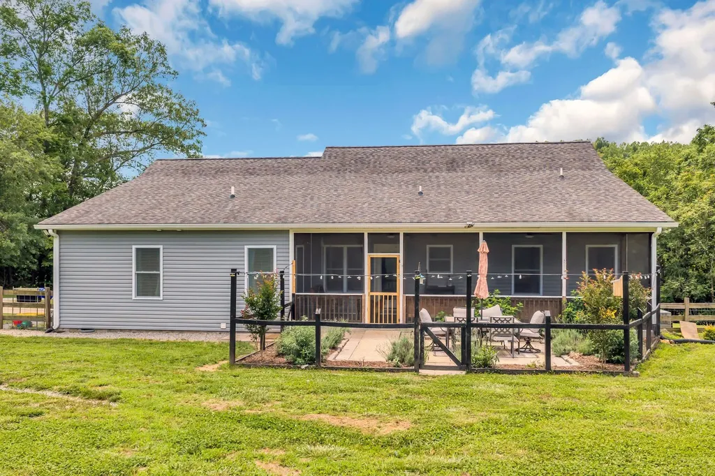 2757 New Dry Hollow Road Cumberland Furnace TN 37051