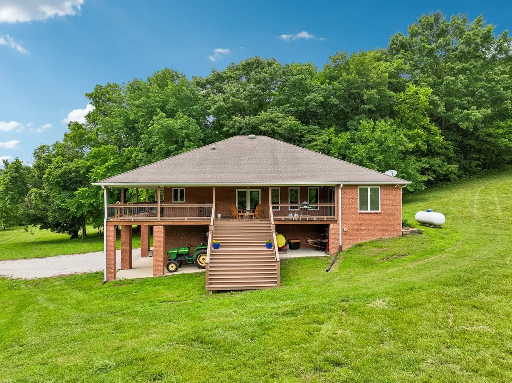 574 Hayes Ridge Road Lancaster TN 38569