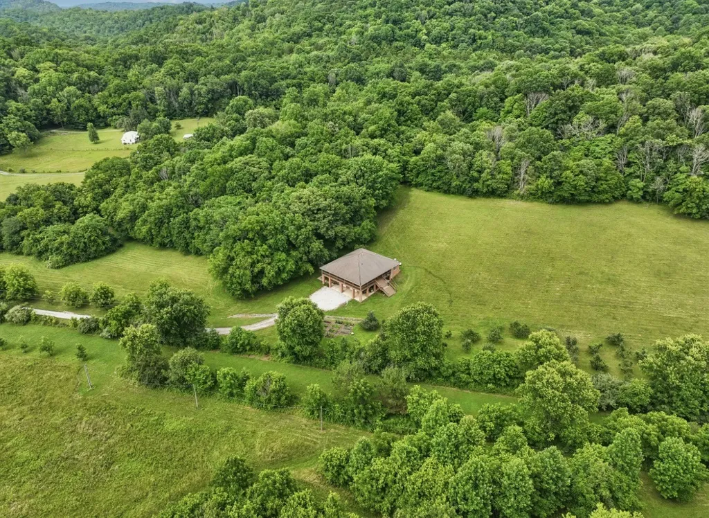574 Hayes Ridge Road Lancaster TN 38569