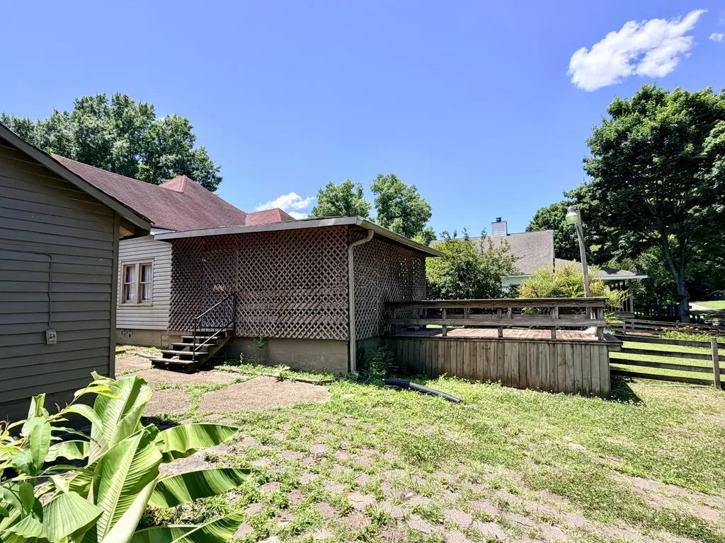 328 Head Street Paris TN 38242