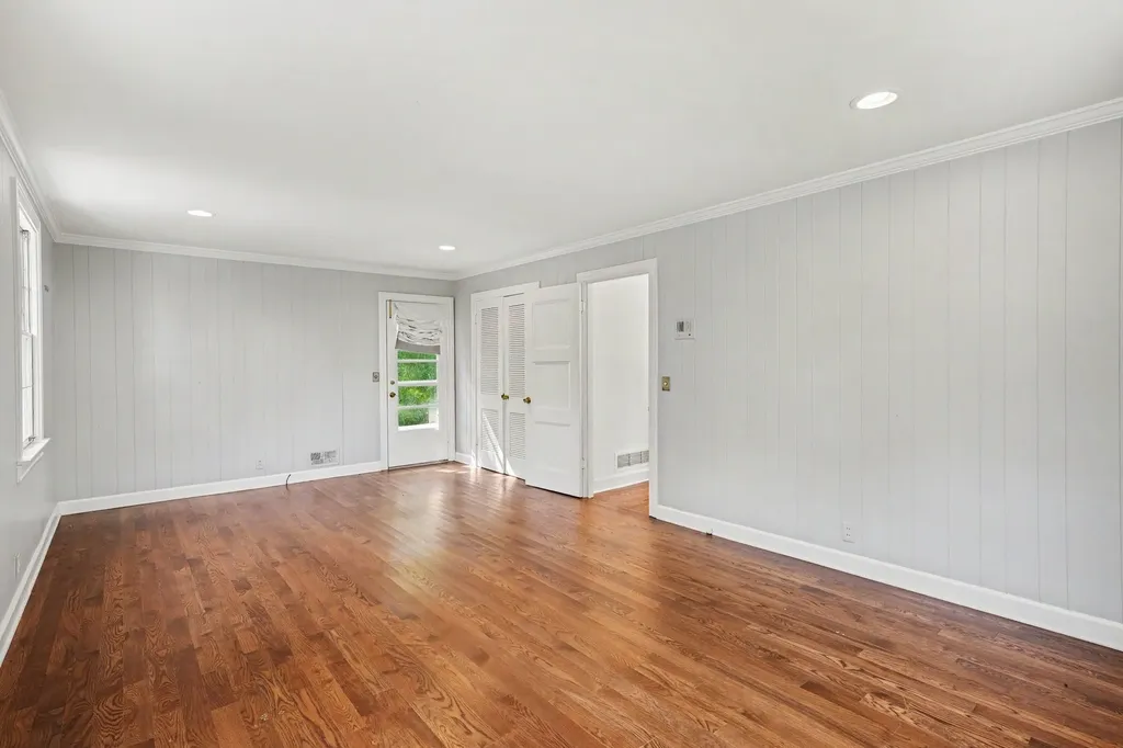 5106 Hillsboro Pike Nashville TN 37215