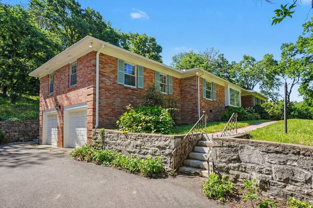 5106 Hillsboro Pike Nashville TN 37215