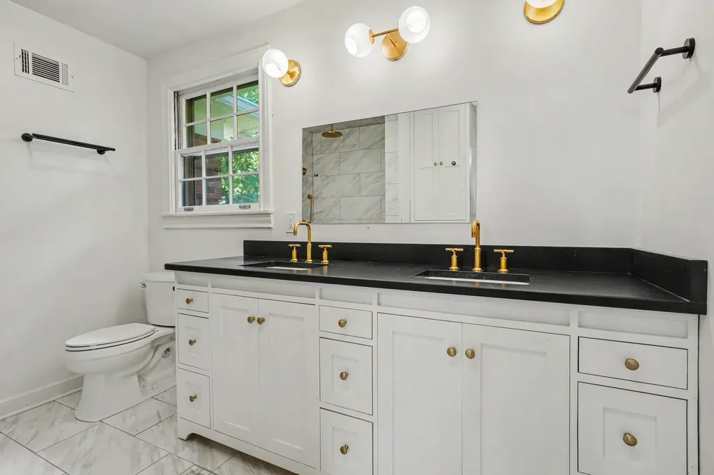 5106 Hillsboro Pike Nashville TN 37215