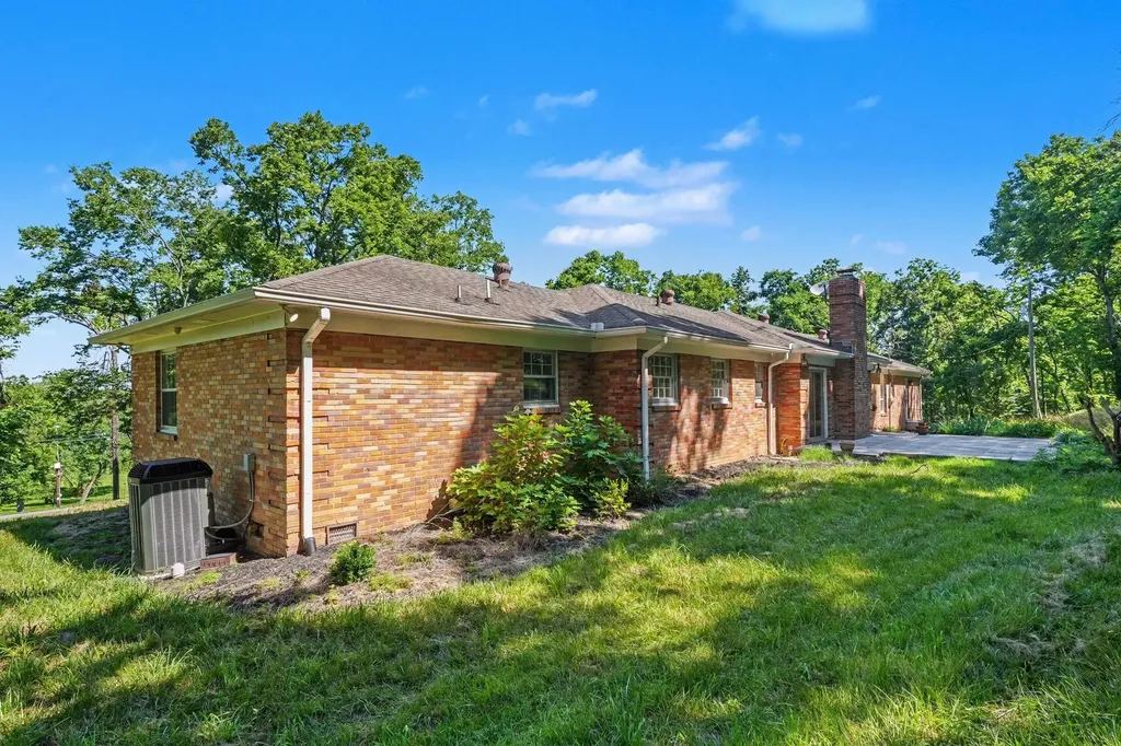 5106 Hillsboro Pike Nashville TN 37215