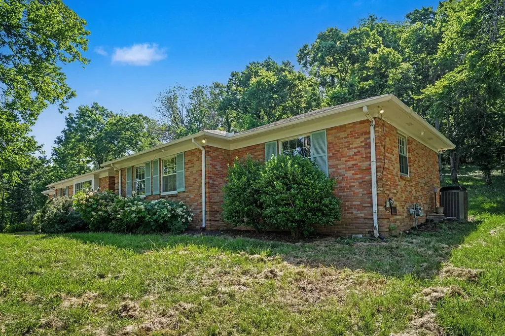 5106 Hillsboro Pike Nashville TN 37215