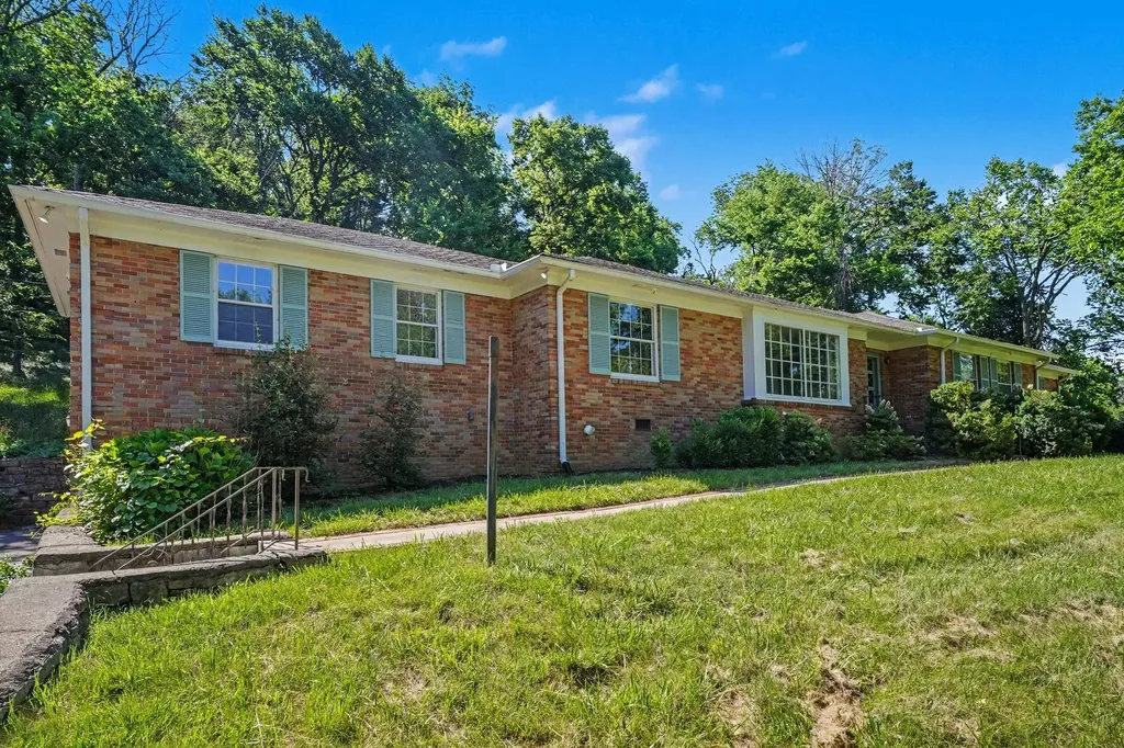 5106 Hillsboro Pike Nashville TN 37215