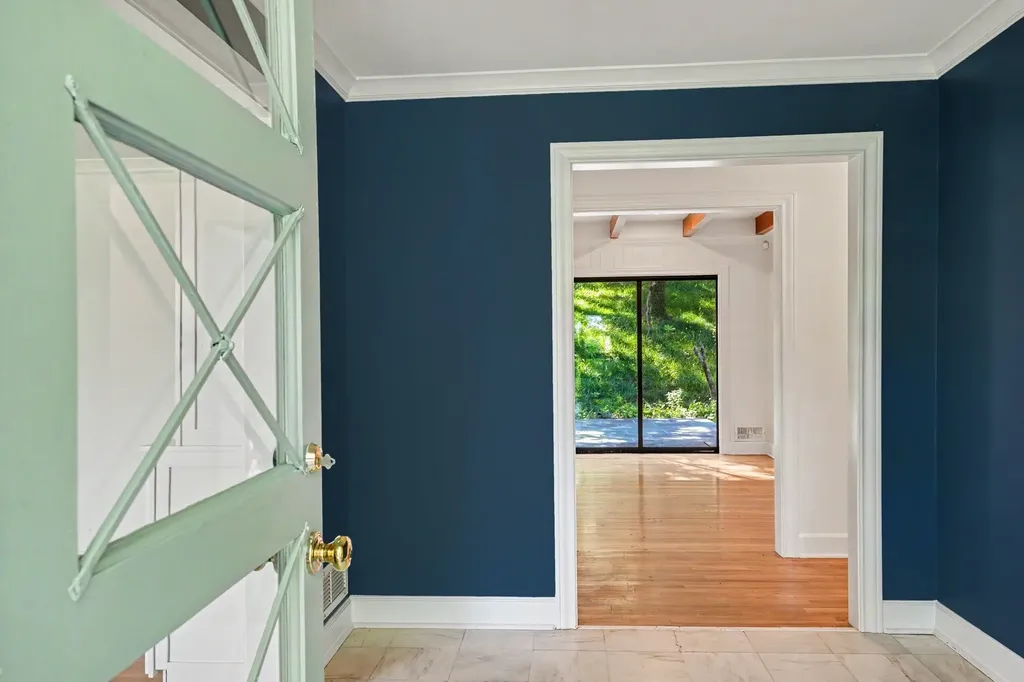 5106 Hillsboro Pike Nashville TN 37215